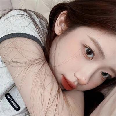 红衣小女孩